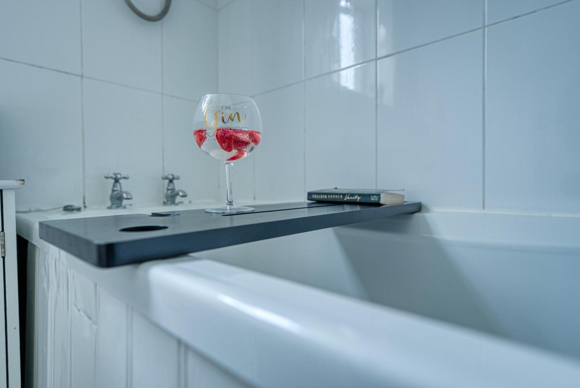 Capri 13 Sa - 3 Bed House, Close To Loughborough University & M1 Motorway, Free Wifi, Big Garden, Ample Parking- Ask For Contractor Rates! المظهر الخارجي الصورة