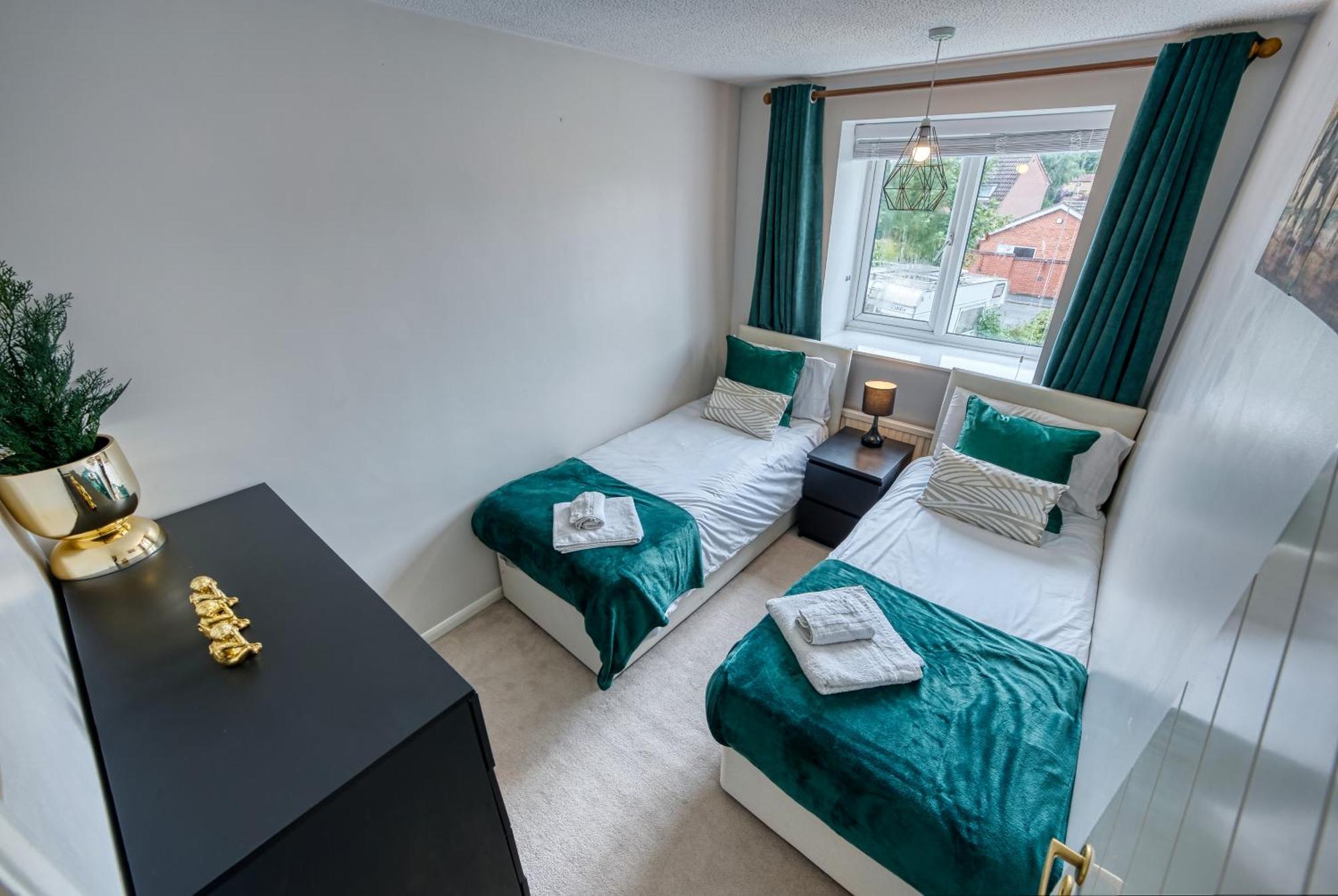 Capri 13 Sa - 3 Bed House, Close To Loughborough University & M1 Motorway, Free Wifi, Big Garden, Ample Parking- Ask For Contractor Rates! المظهر الخارجي الصورة