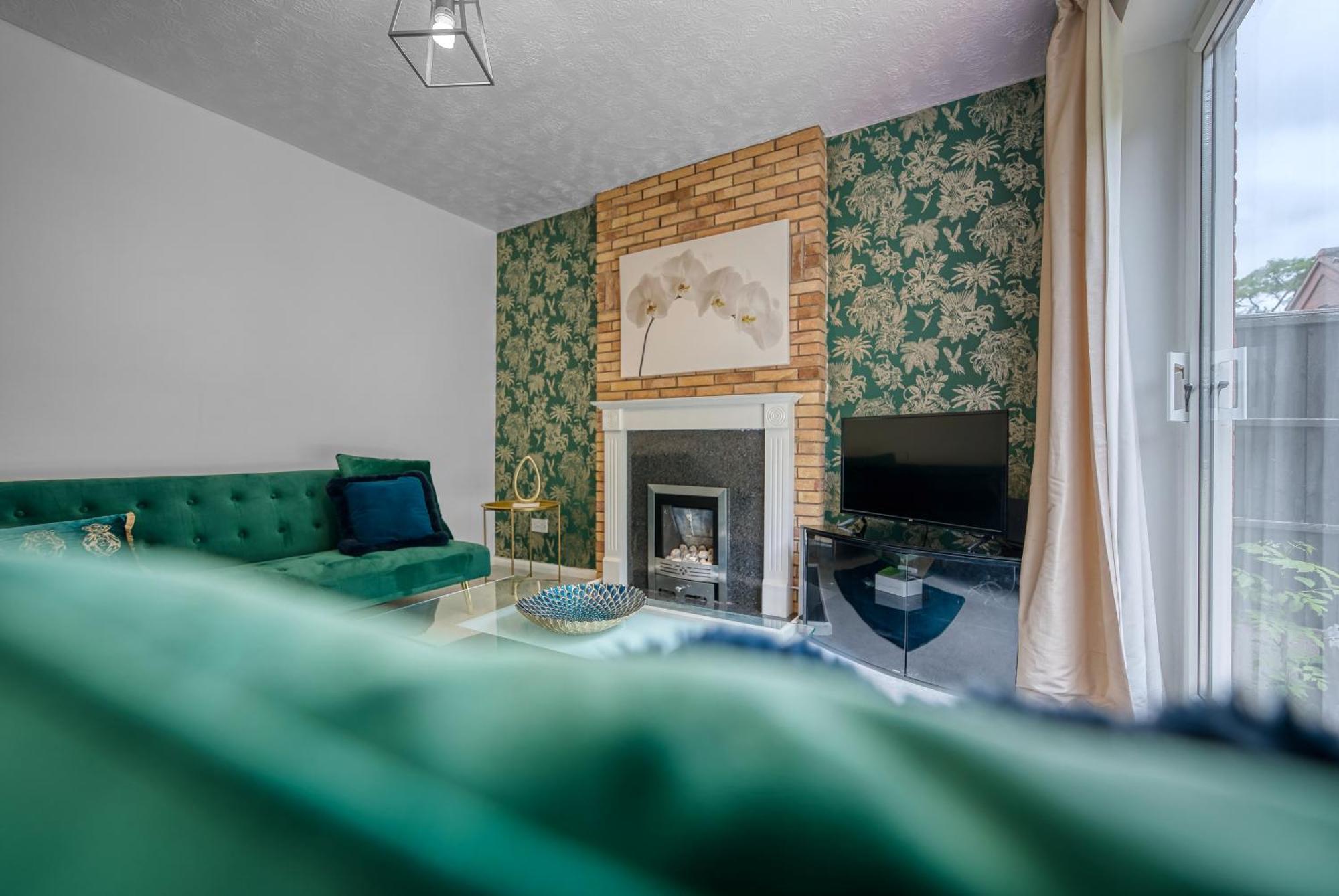Capri 13 Sa - 3 Bed House, Close To Loughborough University & M1 Motorway, Free Wifi, Big Garden, Ample Parking- Ask For Contractor Rates! المظهر الخارجي الصورة
