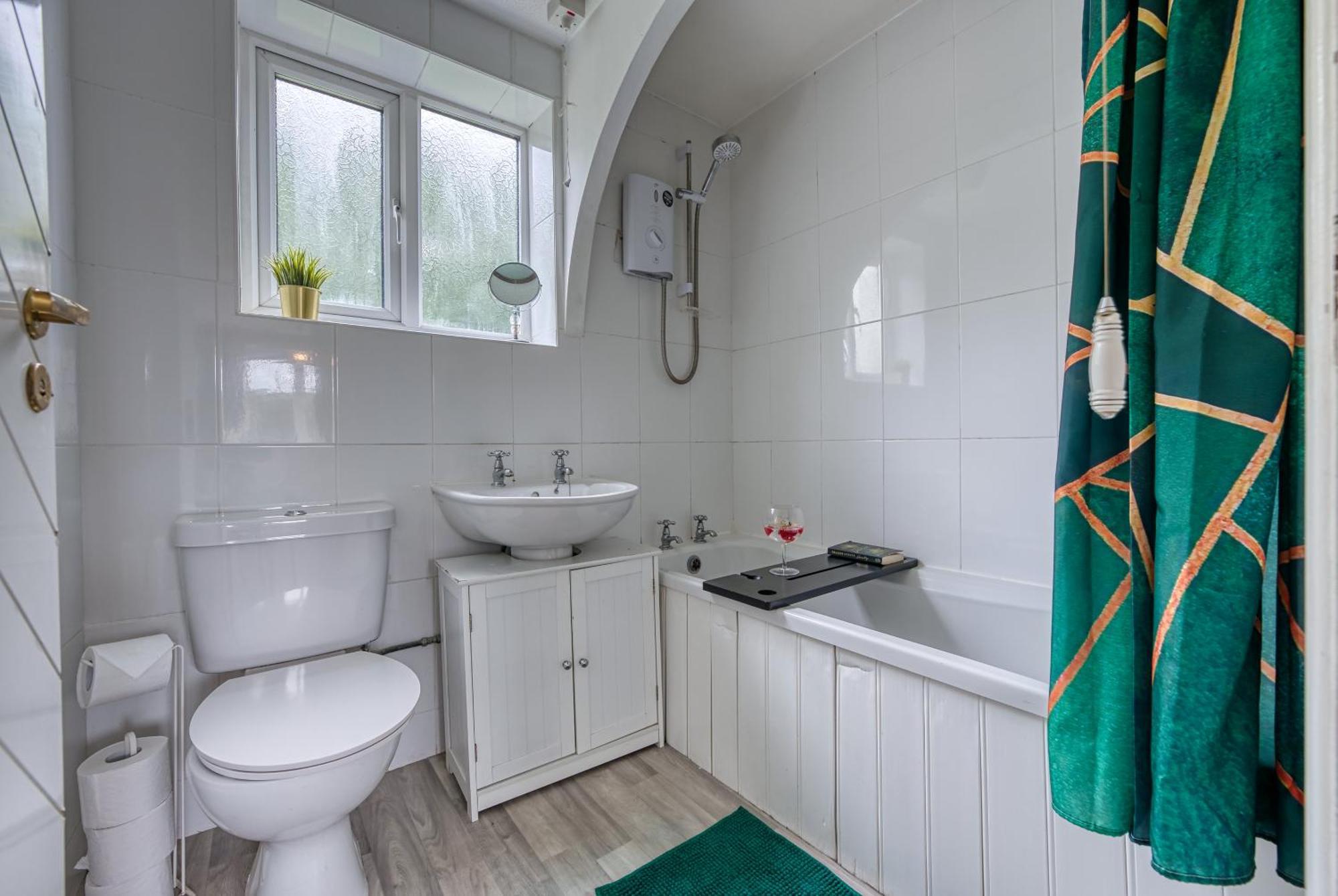 Capri 13 Sa - 3 Bed House, Close To Loughborough University & M1 Motorway, Free Wifi, Big Garden, Ample Parking- Ask For Contractor Rates! المظهر الخارجي الصورة