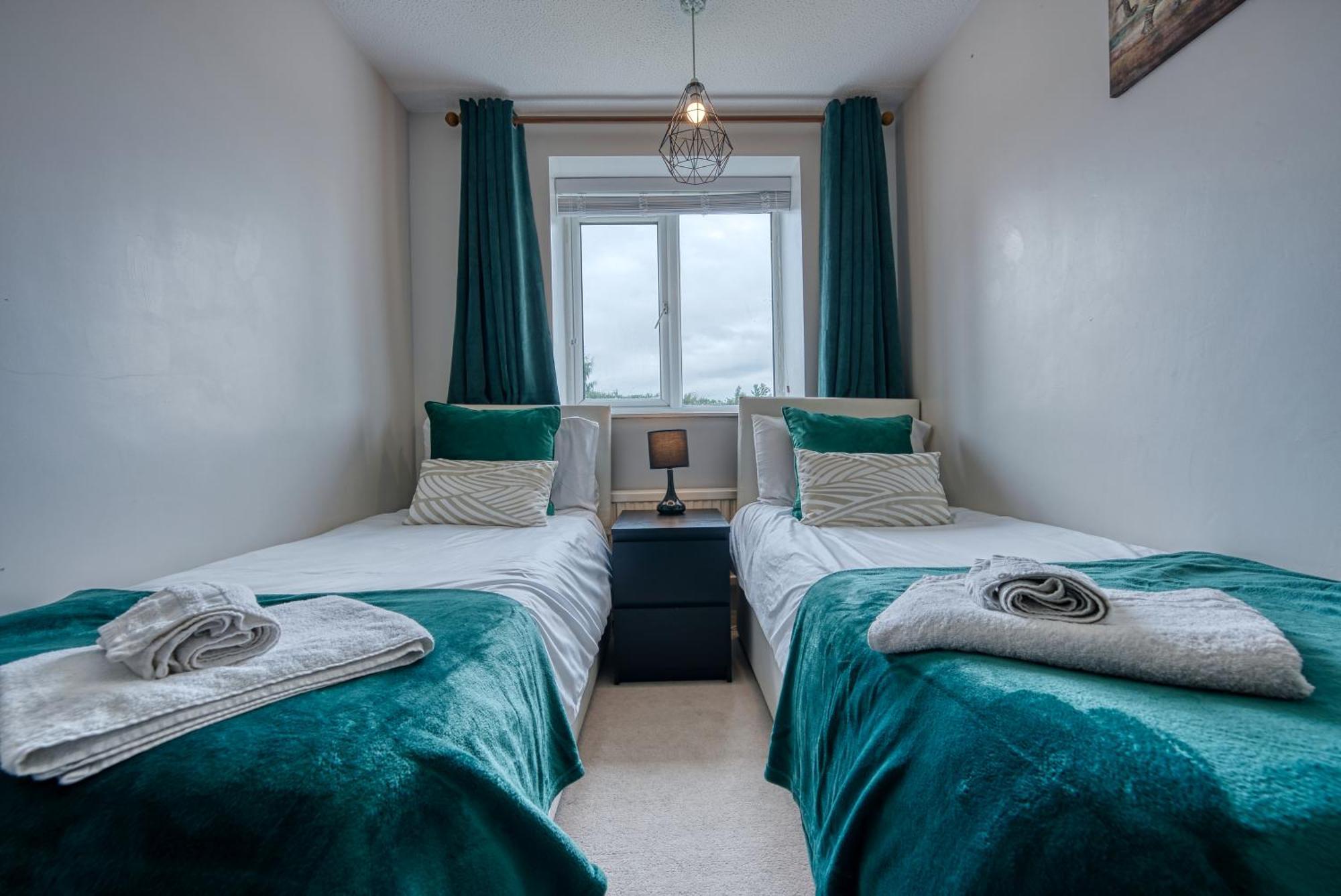Capri 13 Sa - 3 Bed House, Close To Loughborough University & M1 Motorway, Free Wifi, Big Garden, Ample Parking- Ask For Contractor Rates! المظهر الخارجي الصورة
