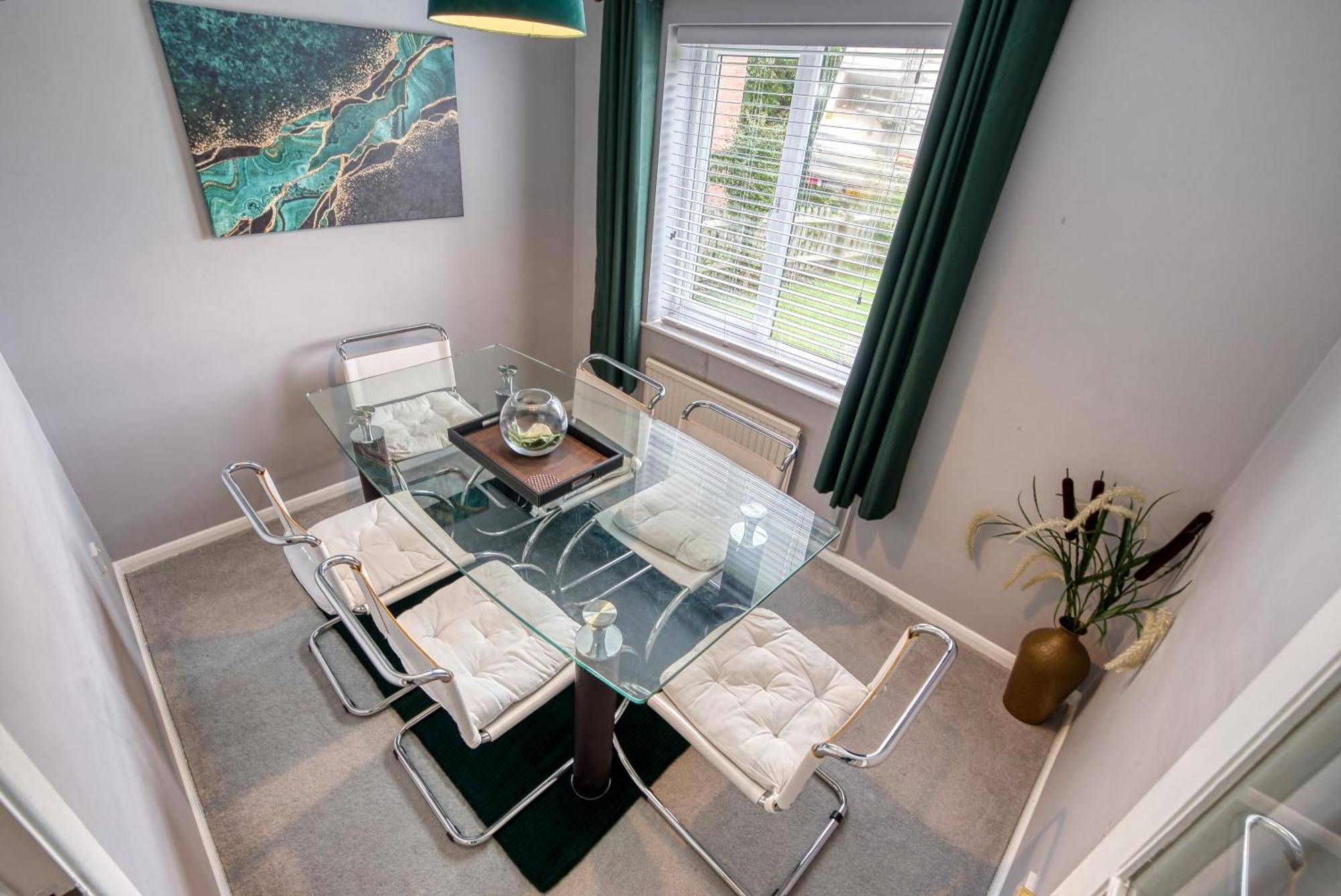 Capri 13 Sa - 3 Bed House, Close To Loughborough University & M1 Motorway, Free Wifi, Big Garden, Ample Parking- Ask For Contractor Rates! المظهر الخارجي الصورة
